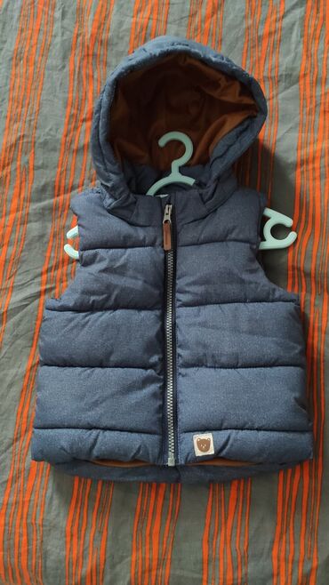 b köynəyi var: H&M firmasının, oğlan uşağı üçün 2 dəfə istifadə olunub
