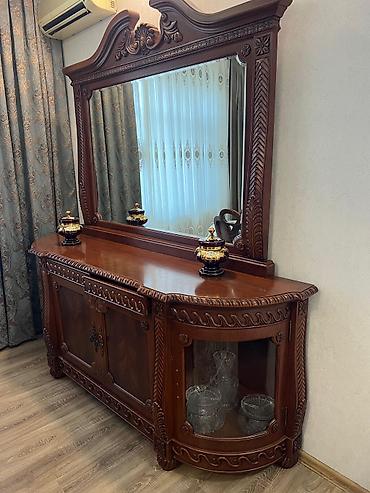 italya mebeli: Klassik üslubda qonaq otağı dəsti və dəhliz üçün dolab Qonaq otağı: - — 2