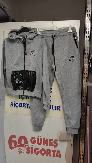turska roba trenerke: S,m,l,xl
4300 din