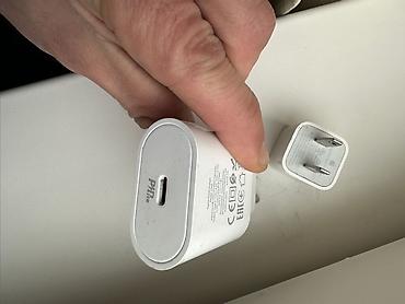 mate 20: Hoco USB-C şarj adapteri, 20W güc dəstəyi ilə təqdim olunur. Kompakt — 2