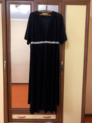 черное платье размер 50: Вечернее платье, А-силуэт, Длинная модель, Бархат, С рукавами, Стразы, 5XL (EU 50)