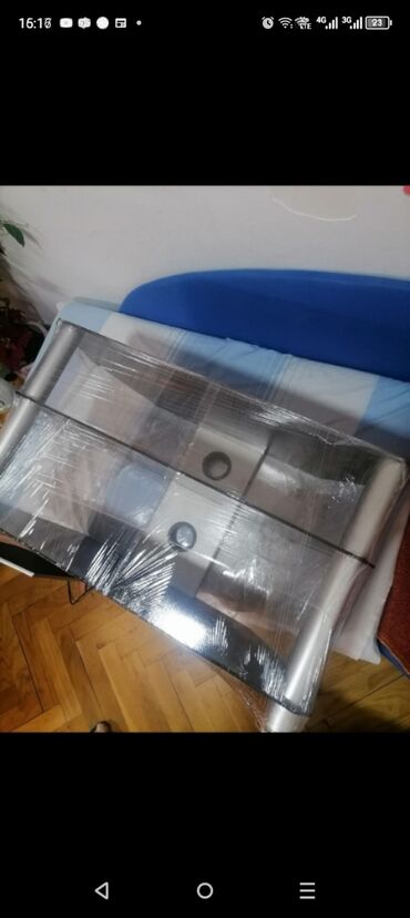 Komode: Sto stakleni za TV kao nov je . 80/40/50

Mirjevo — 2