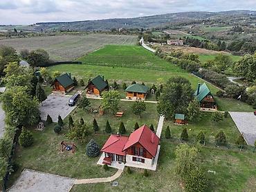 rent: Na prodaju turistički kompleks sa 5 brvnara različitih struktura — 2