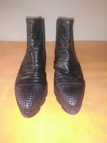 Gležnjače: Gležnjače, 38 — 8