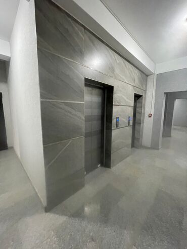 Yeni tikili: Yaşıl Bazarın yaxınlığında, 12 mərtəbəli binanın 8-ci mərtəbəsində 4 — 9