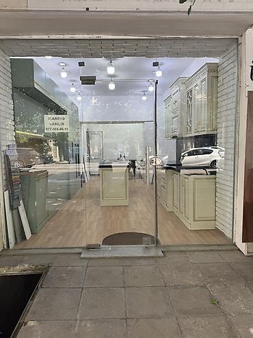 gence mall magazalar: İcarəyə verilir: Vitrinli küçəönü obyekt - Ön fasad: tam şüşə qapı və — 2