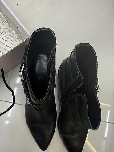 botlar: Aldo qadın qısa çəkmə – model: GENN-97 - Rəng: qara - Üst material — 2