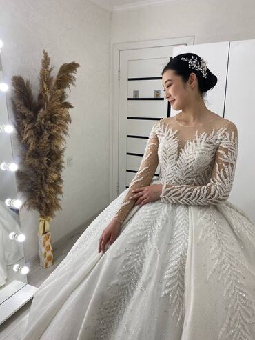 аренда платья: Шикарное свадебное платье сделает из любой девушки настоящию