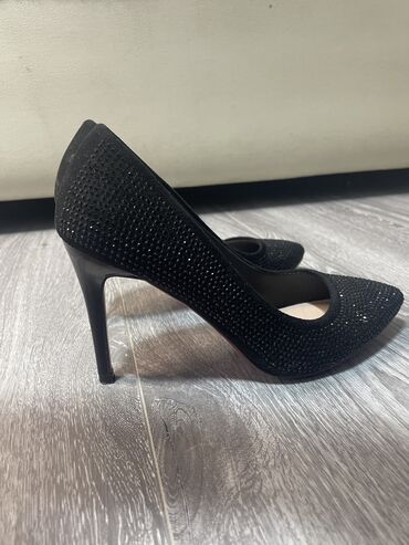 женские туфли на квадратном каблуке: Туфли 38.5, цвет - Черный