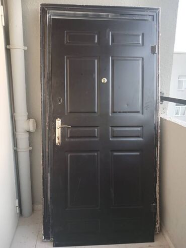 Furnitura və aksessuarlar: Salam qapi satilir Hövsan Mida 2 yaşayiş kompleksindedi normal