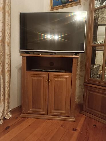 TV altlığı: İşlənmiş, Düz TV altlığı, Polkalı, Laminat, Azərbaycan — 1
