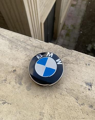 kardan balans: BMW loqolu avtomobil nişanı / emblemi. Dairəvi formalı emblem BMW-nin — 5