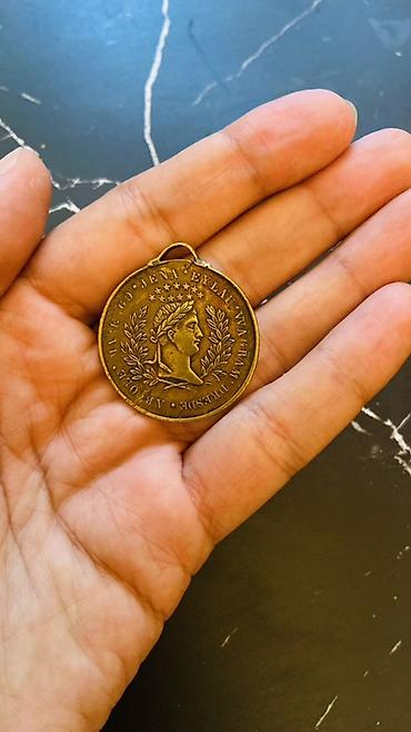 Antik tərzli bürünc medal/asma - Material: bürünc rəngli metal -