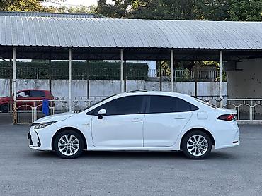 corolla 2018: Toyota Corolla: 2019 г., 1.8 л, Вариатор, Гибрид, Седан — 4