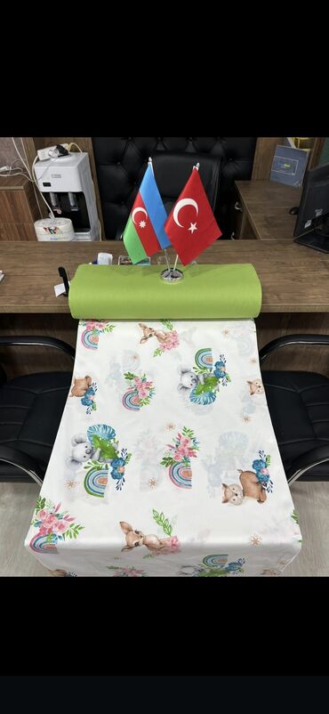 Sandıqlar: Uşaqlar üçün hazırlanmış, yüngül və nəfəs alan bu parça, müxtəlif