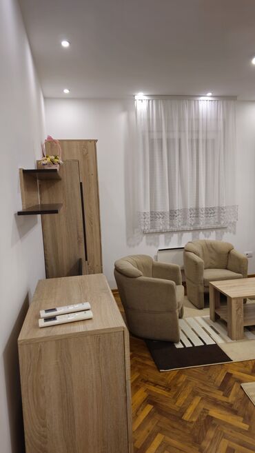 Dugoročni najam stanova: 3 sobe — 13