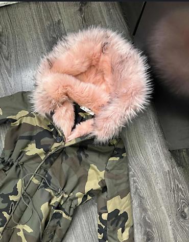 maskirni kombinezoni: Prelepa nova maskirna parka sa roze krznom. Ramena 38 cm, pazuh 49 cm — 7