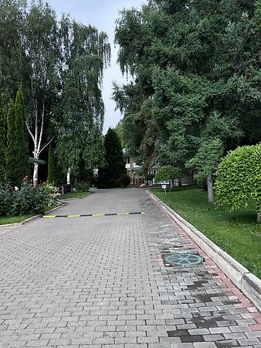 Гостиницы, отели (Посуточная аренда комнат): Уютный номер на двоих - Просторная спальня с большой двуспальной at lalafo.kg — 10 Гостиницы, отели (Посуточная аренда комнат): Уютный номер на двоих - Просторная спальня с большой двуспальной — 10