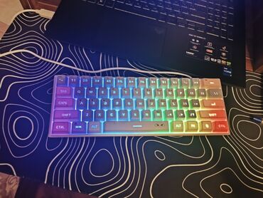 Masaüstü kompüterlər və iş stansiyaları: Kompakt mexaniki klaviatura – 60% ölçü formatı Xüsusiyyətlər: - RGB