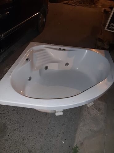 Cakuzi vannalar: İşlənmiş Cakuzi vanna Motorlu, Keramika, Pulsuz çatdırılma