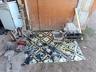 Другие детали ходовой части: Запчасти от Lexus ES330, 2004 г. В наличии разборные элементы кузова — 6