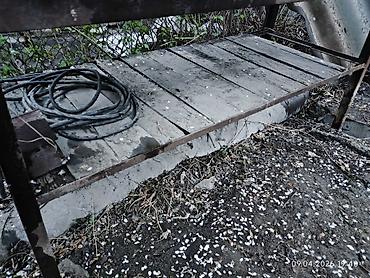 Тиски: Продаю комплект: 1) Металлический верстак (столешница ~8 мм, ножки — 10