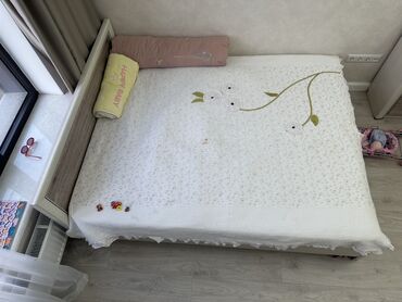 мягкий уголок для зала: Двуспальная кровать, С ящиком для хранения, длина - 200 см