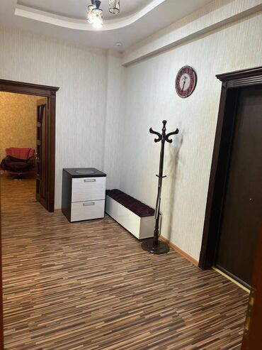 Uzunmüddətli kirayə mənzillər: 28 May metrosu Jalə Plazada mənzil kirayə verilir. Mərtəbə 16/12 Ümumi — 5