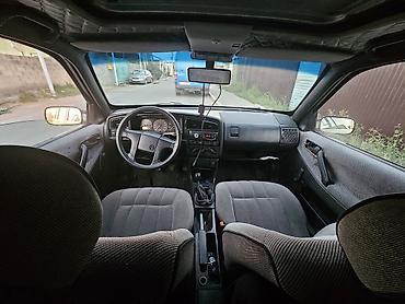Volkswagen Passat: 1988 г., 1.8 л, Механика, Бензин, Седан