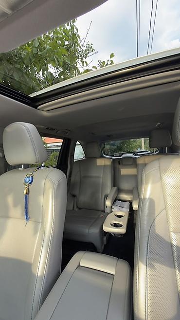 есть варианты: Toyota Highlander: 2018 г., 3.5 л, Автомат, Гибрид, Кроссовер — 9