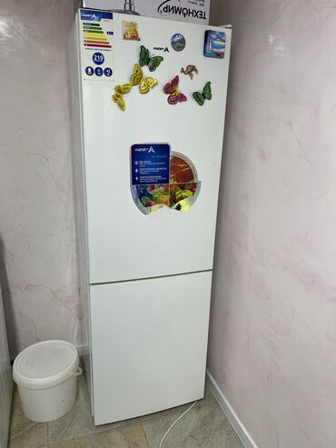 корейский холодильник: Холодильник Avest, Б/у, Двухкамерный