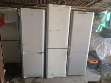 Холодильники: Холодильник Indesit, Б/у, Двухкамерный, De frost (капельный), 60 * 195 *