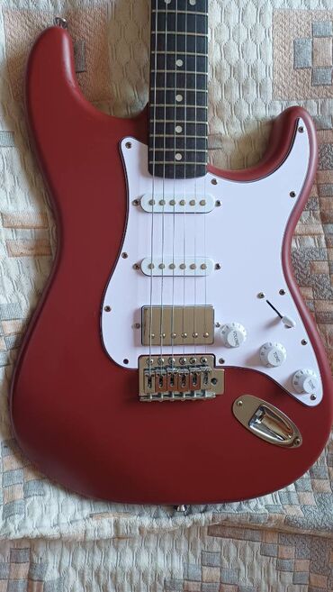 Hummer: Elektron gitara, Fender, 6 sim, İşlənmiş, Ünvandan götürmə
