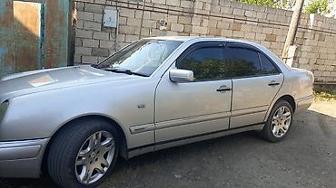 motor bmw: Mercedes-Benz E 230: 2.3 l | 1996 il Sedan — 5