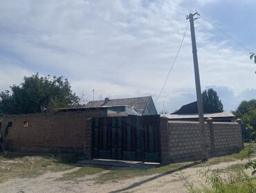 продаю дом робочий городок: Продается дом с прилегающим участком и хозяйственными постройками