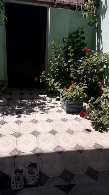 Həyət evləri və villaların satışı: Bakıxanov qəs. 2 otaqlı, 60 kv. m, Orta təmir