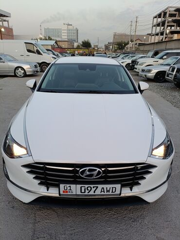 срочно продам авто в связи с переездом: Hyundai Sonata: 2019 г., 2 л, Вариатор, Бензин, Седан