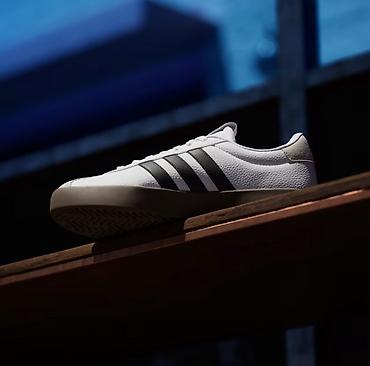 bison braon: Adidas patike – bele sa crnim prugama i gumiranim đonom u braon tonu — 6