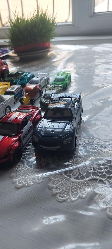 İncəsənət və kolleksiyalar: Metal oyuncaq maşınlar dəsti - Miqyas: təxminən 1:64 - Korpus: metal — 9