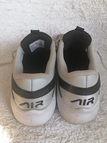 replay spagerice: NIKE AIR MAX patike br 39, dužina unutrašnjeg gazišta 24,5 cm. Slanje — 5