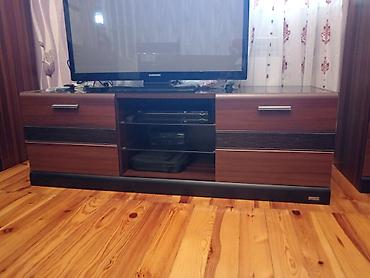 kitap rəfi: Televizor altlığı / TV stol altı - Material: laminat örtüklü taxta — 1