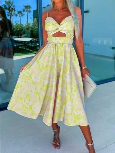 Haljine: 2500 na lalafo.rs — 2 Haljine: 2500 — 2