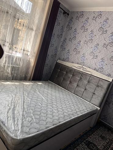 стол уголок: Двуспальная кровать с высоким мягким изголовьем. - Размер спального — 3
