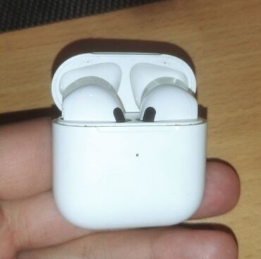 чехол для накладных наушников: Белые беспроводные наушники AirPods (реплика) с зарядным футляром