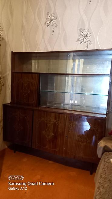 2 ci el skaflar: Vitrinli şkaf - Material: taxta (tünd ağac teksturası) və şüşə - Üst — 1