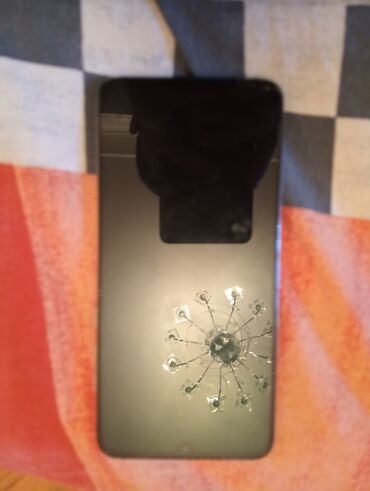 Samsung: Biri 10 AZN — 14