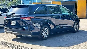 клима: Toyota Sienna: 2021 г., 2.5 л, Автомат, Гибрид, Минивэн — 9