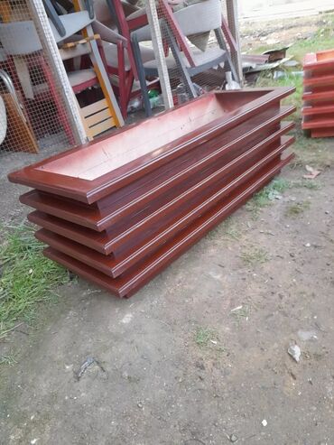 Bitkilər üçün dibçəklər: Gül qabları taxtda — 9