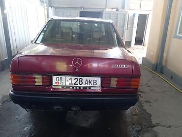 124 е 500: Mercedes-Benz 190: 1990 г., Седан — 4