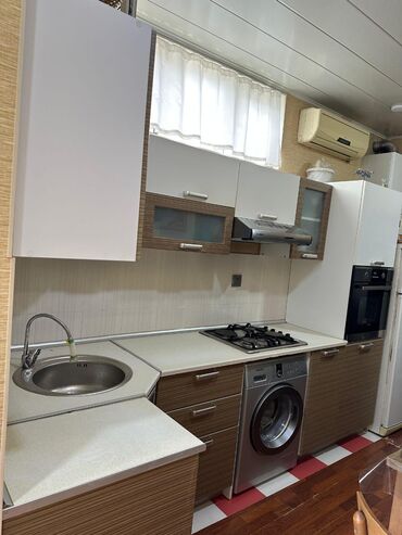 islenmis qaz: ¹²⁶0 şüvalan .mətbəx mebeli satılır.3mtr yarım üsdündə.qaz,moyka